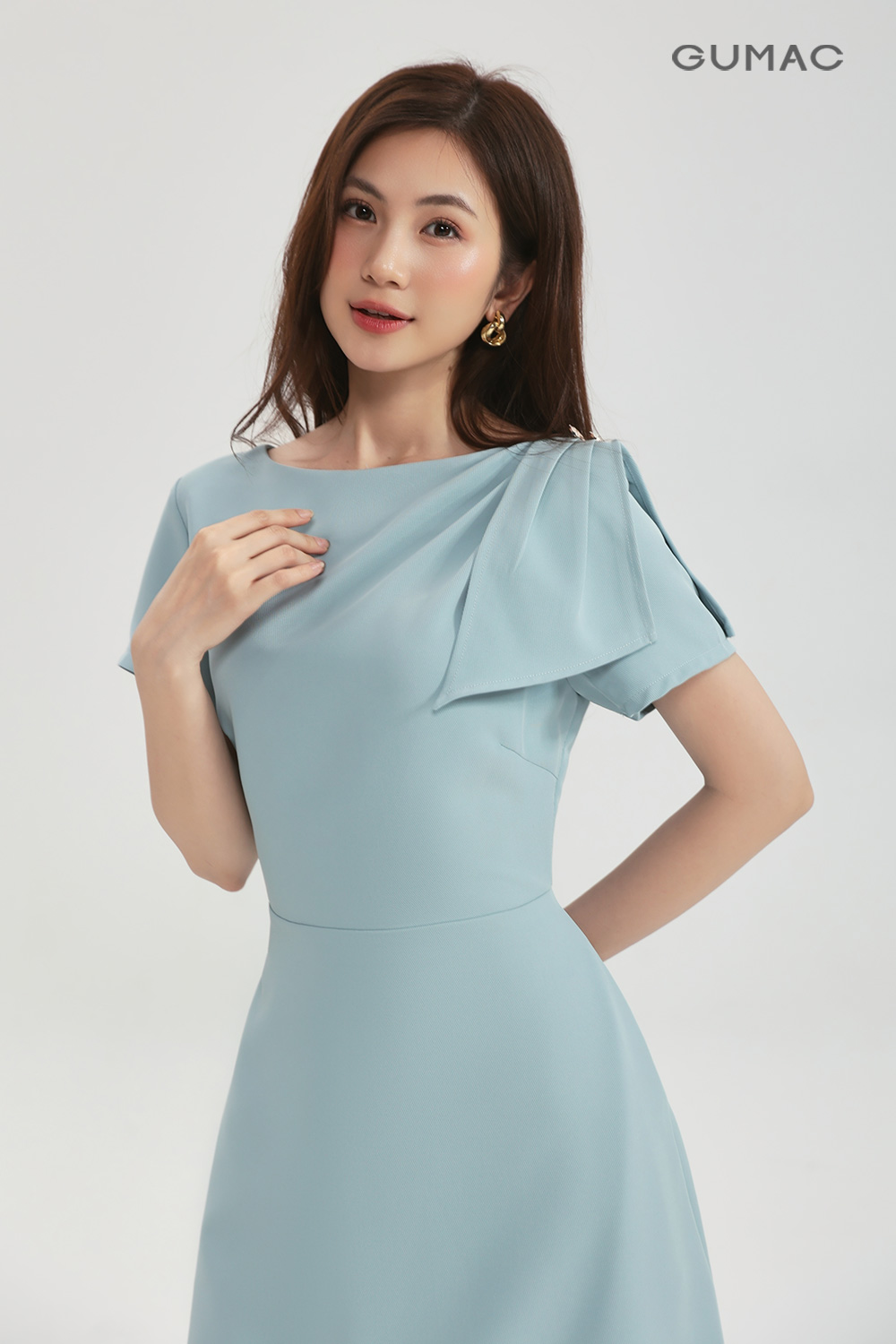 Đầm kiểu vai xếp ly