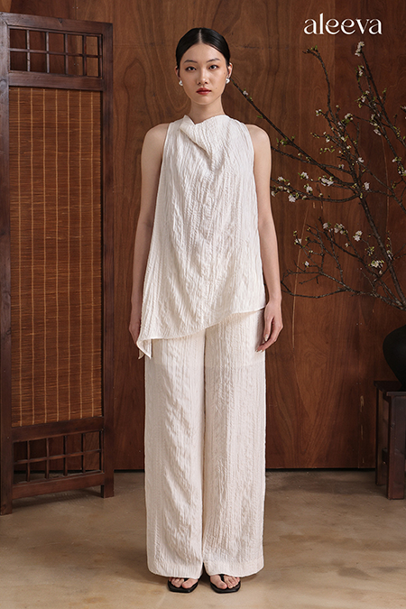 Textured Sleeveless Blouse