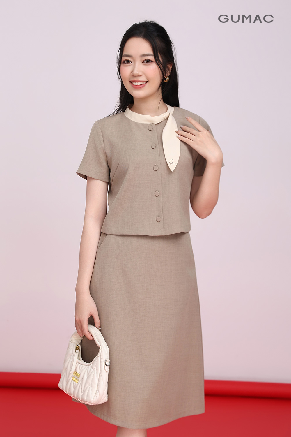 Áo kiểu thêu cổ 