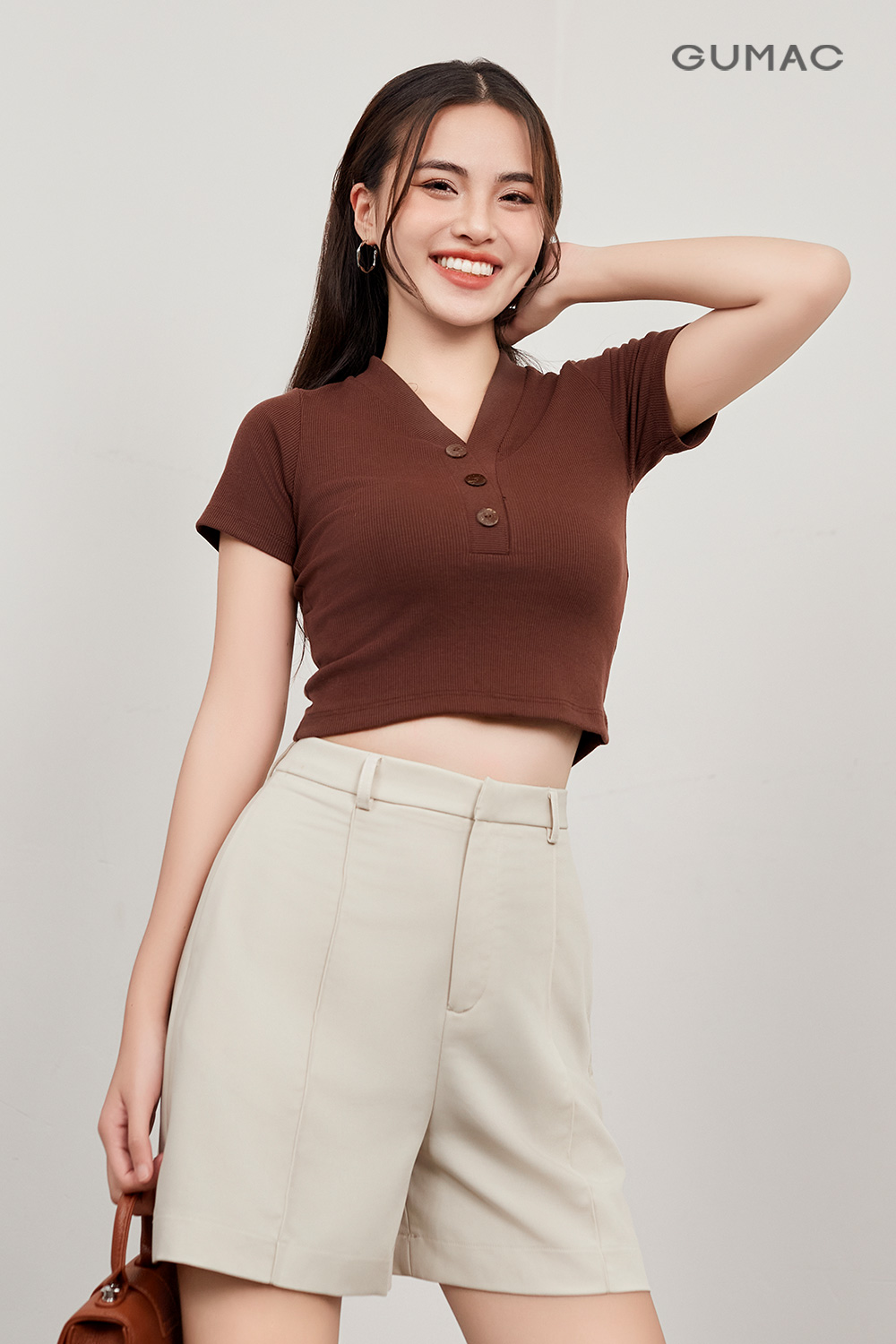 ao croptop om body voi quan short