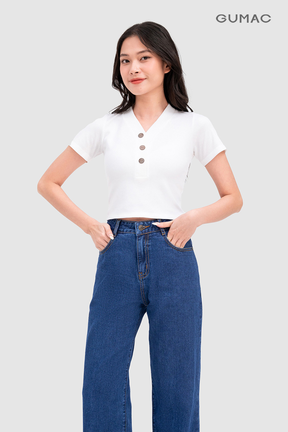 menh hoa co hop mau trang khong