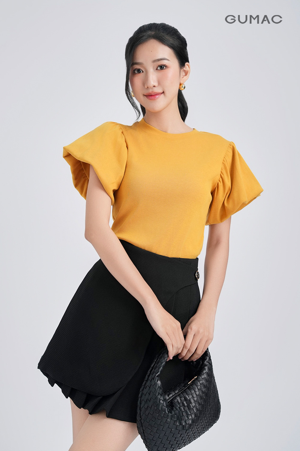 ao thun vang tay phong phoi chan vay gumac