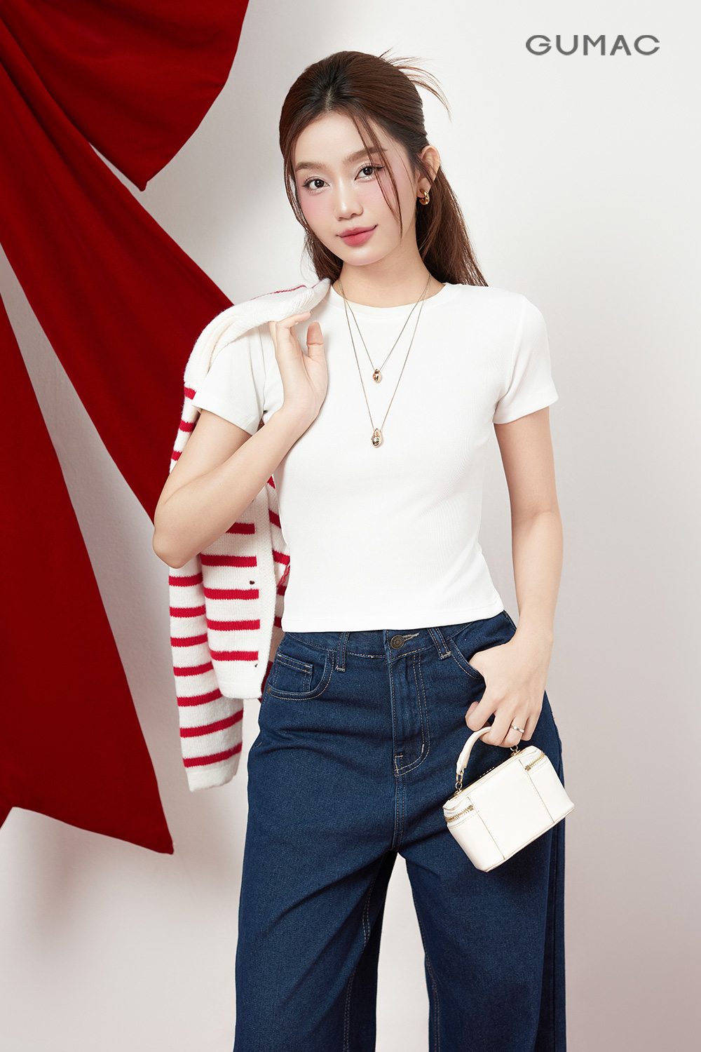 ao thun gan slimfit phoi quan jean xanh