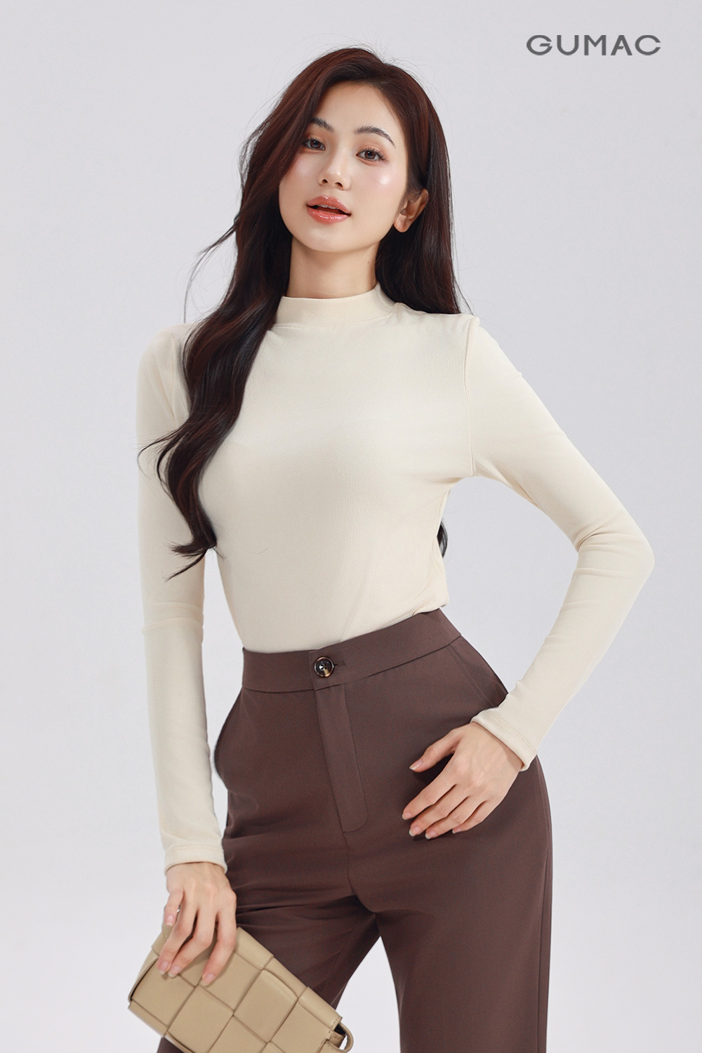 Áo thun ôm cổ cao