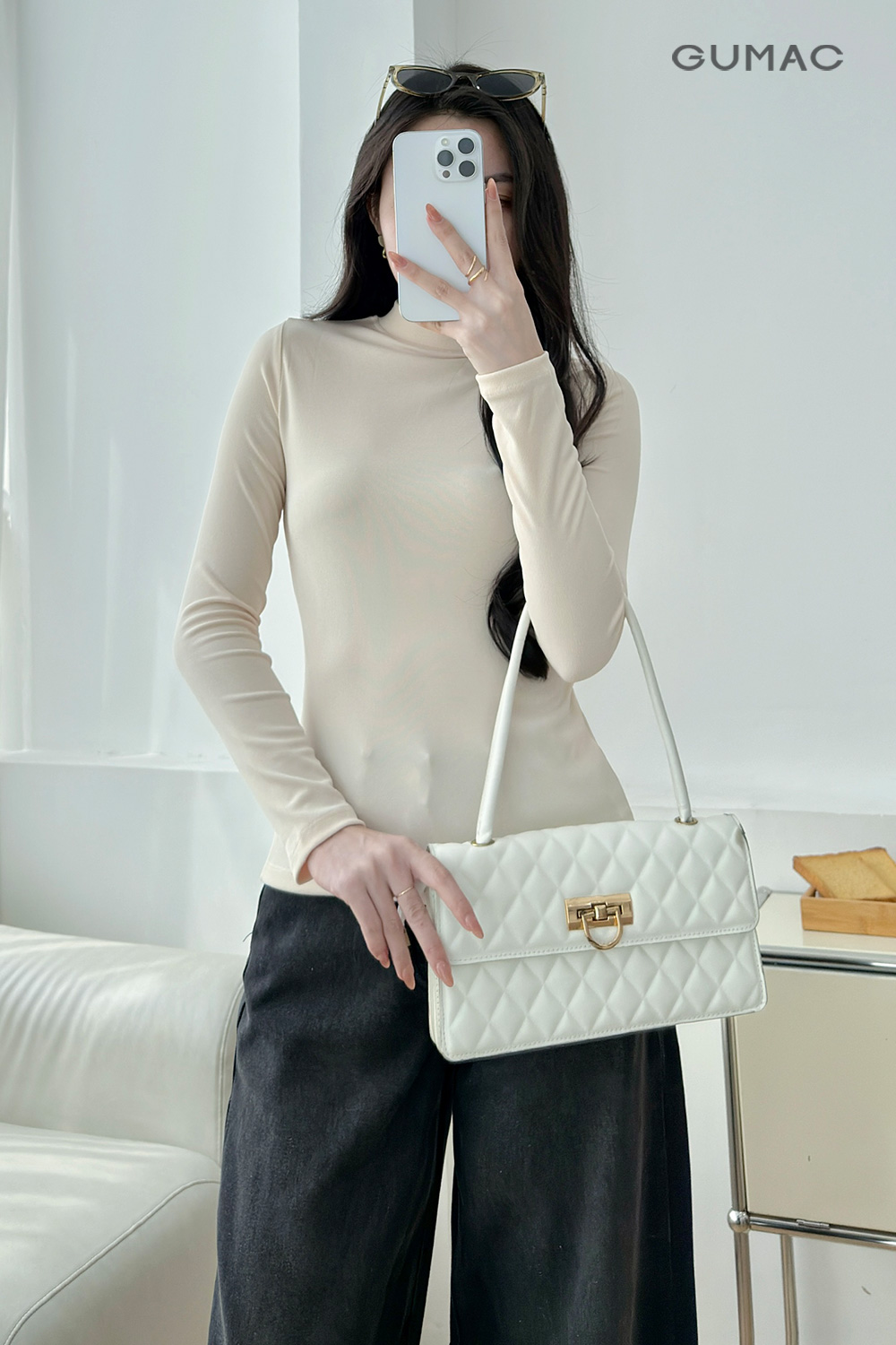 Áo thun ôm cổ cao