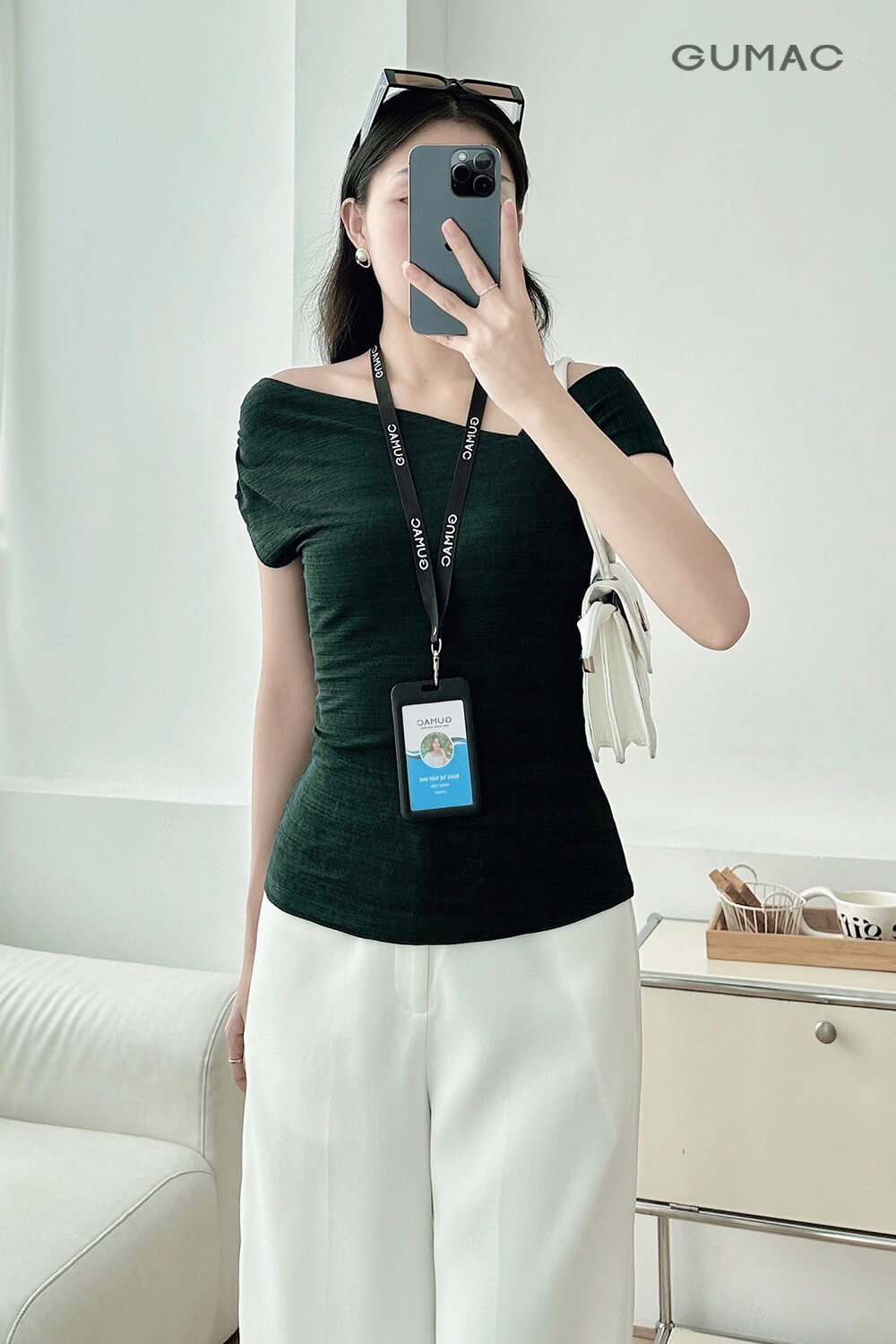 Áo thun kiểu cổ lệch