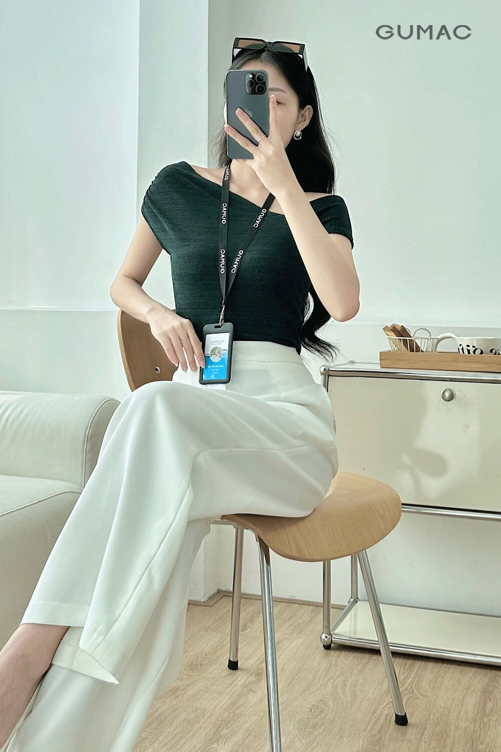 Áo thun kiểu cổ lệch