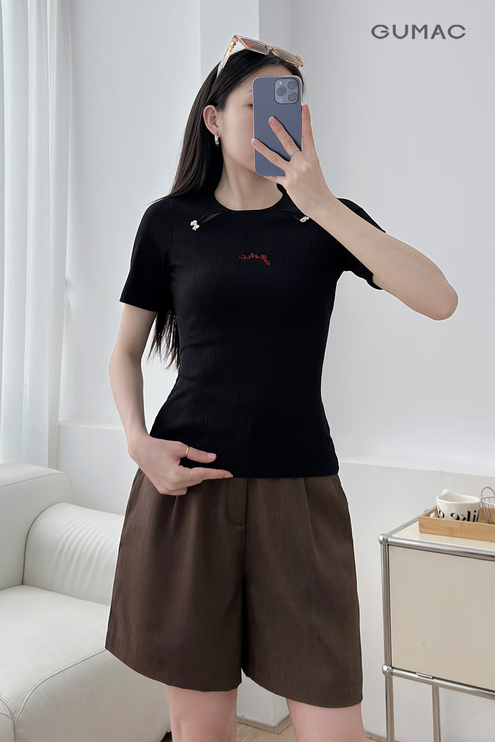 Áo thun xẻ đính nơ