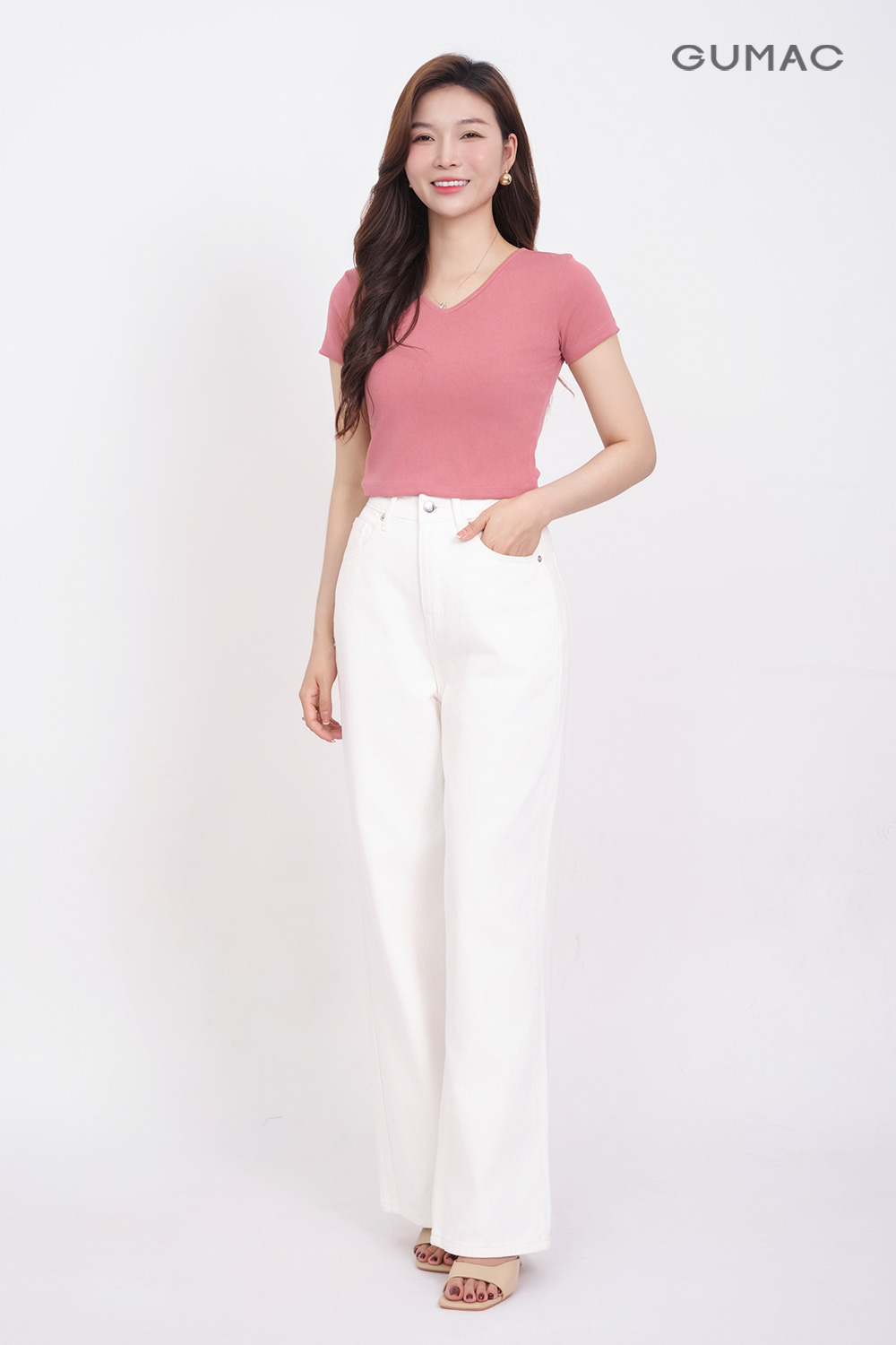mix quan jean trang voi ao thun nu