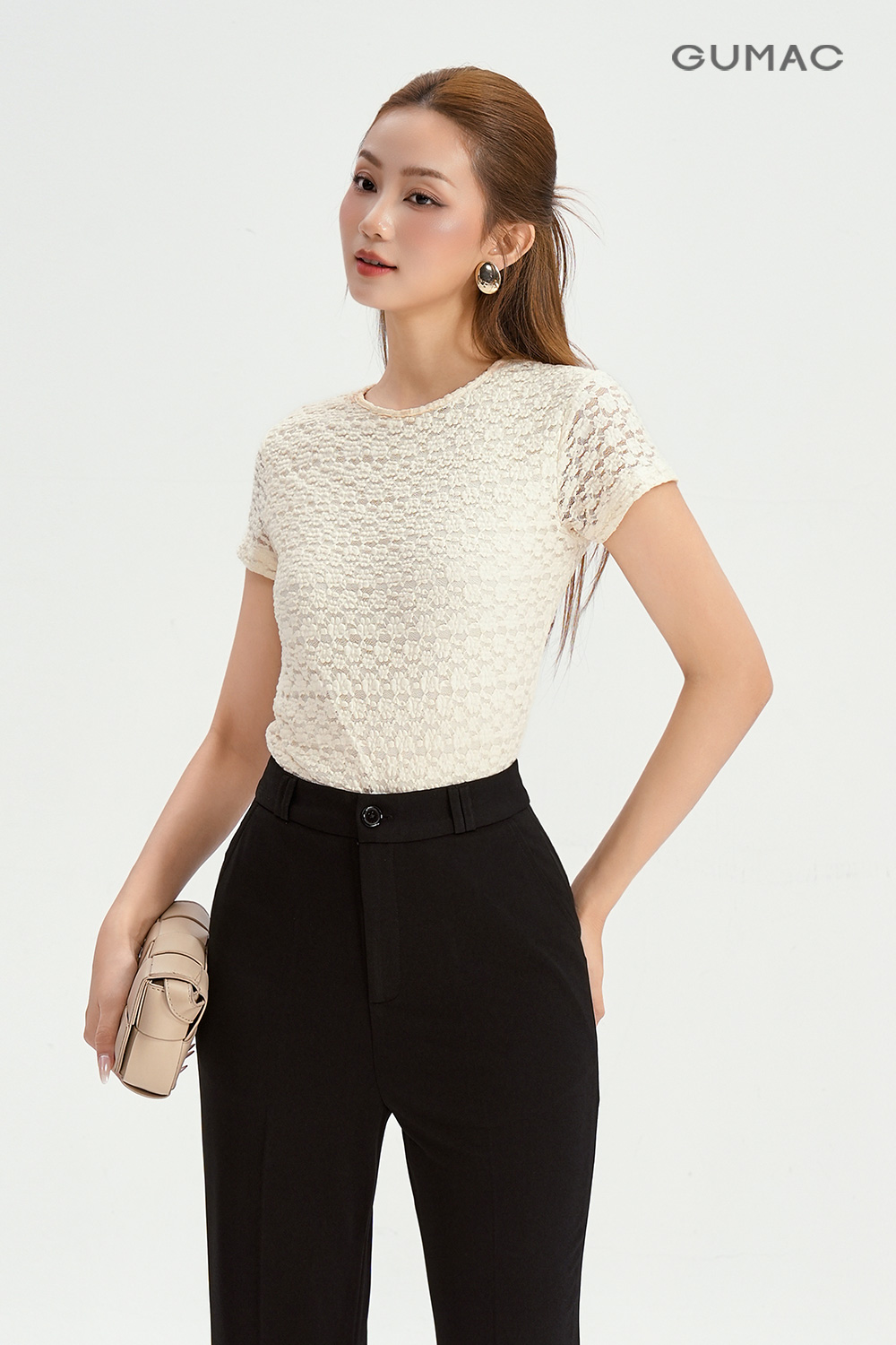 Áo thun ren cổ tròn