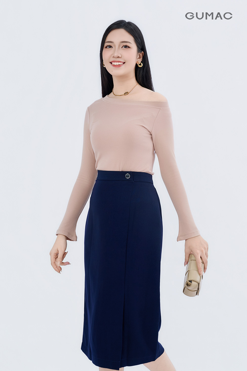 Áo thun kiểu cổ lệch