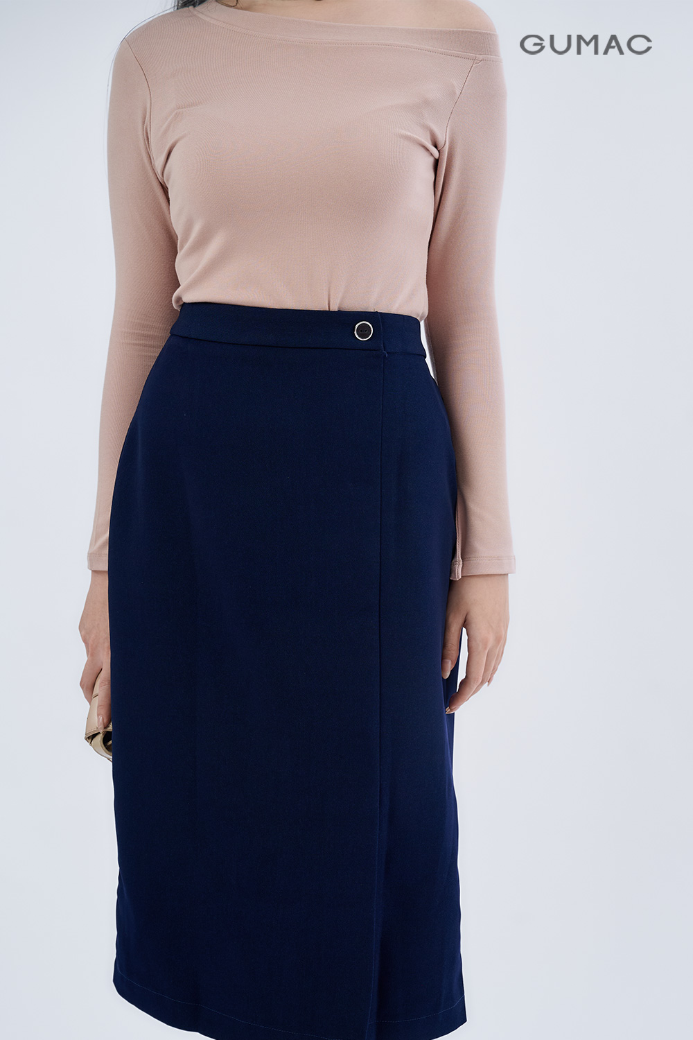 Áo thun kiểu cổ lệch