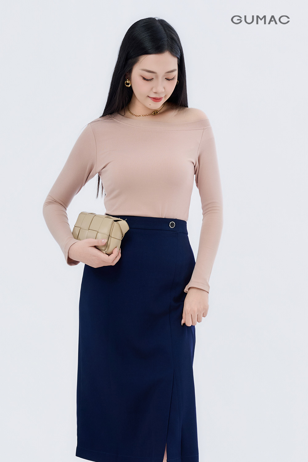 Áo thun kiểu cổ lệch