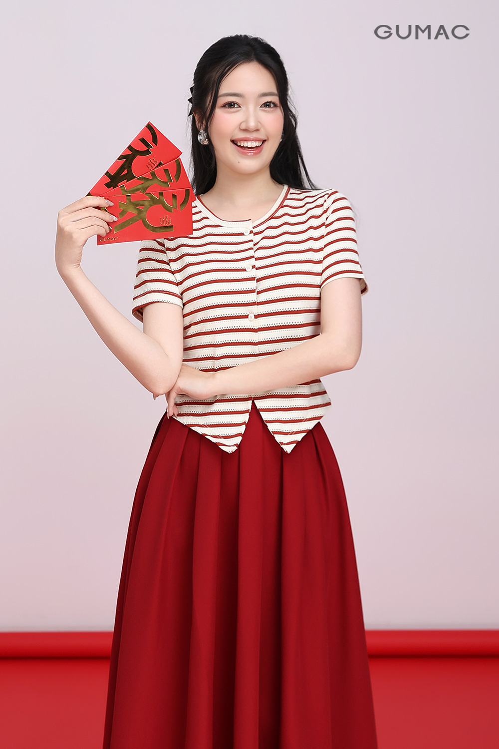 Áo cổ tròn xẻ lai V