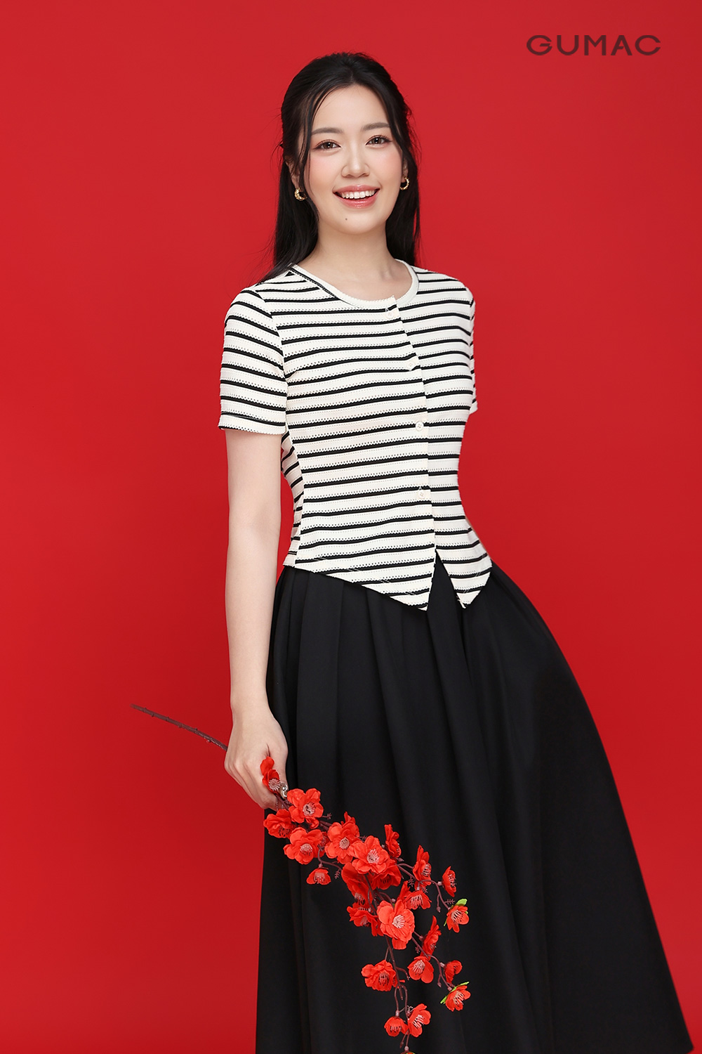 Áo cổ tròn xẻ lai V