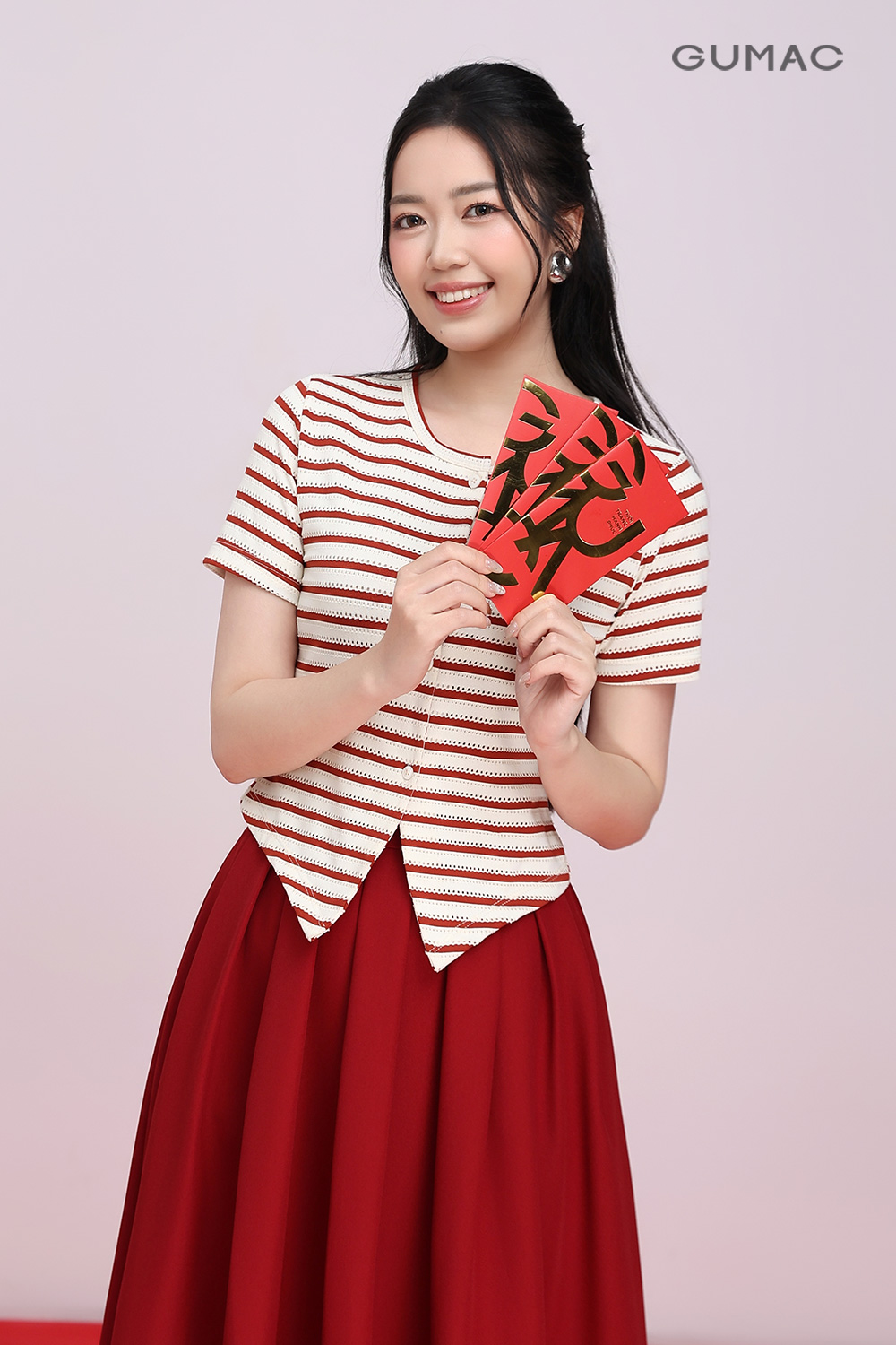 Áo cổ tròn xẻ lai V