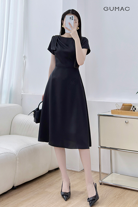 Đầm kiểu vai xếp ly