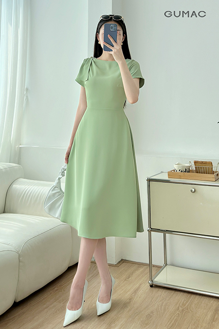 Đầm kiểu vai xếp ly