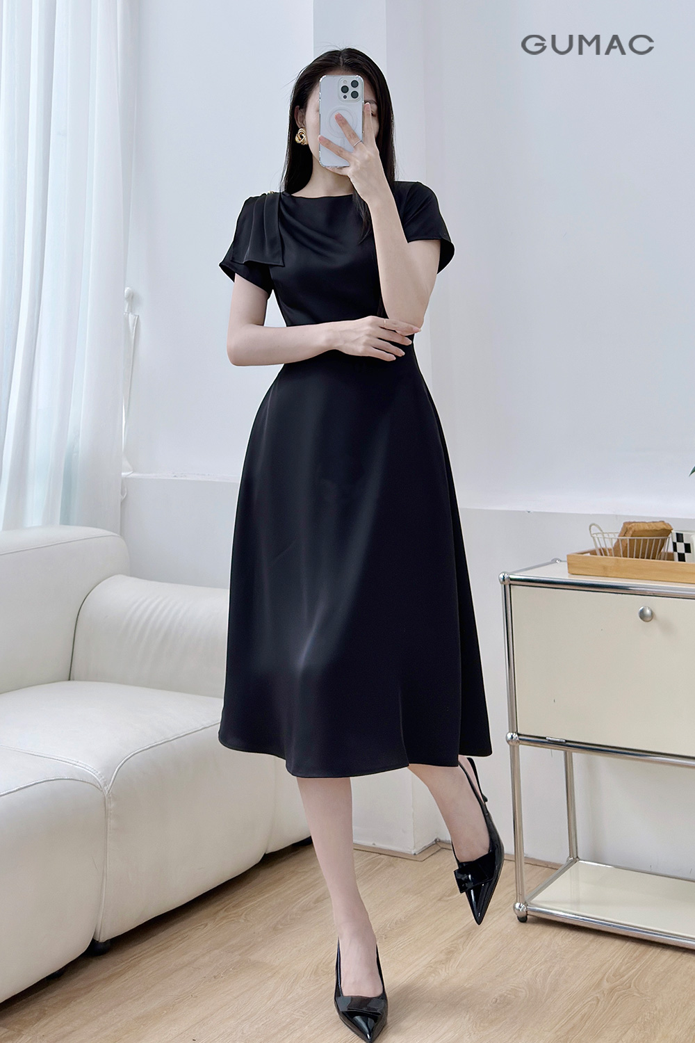 Đầm kiểu vai xếp ly