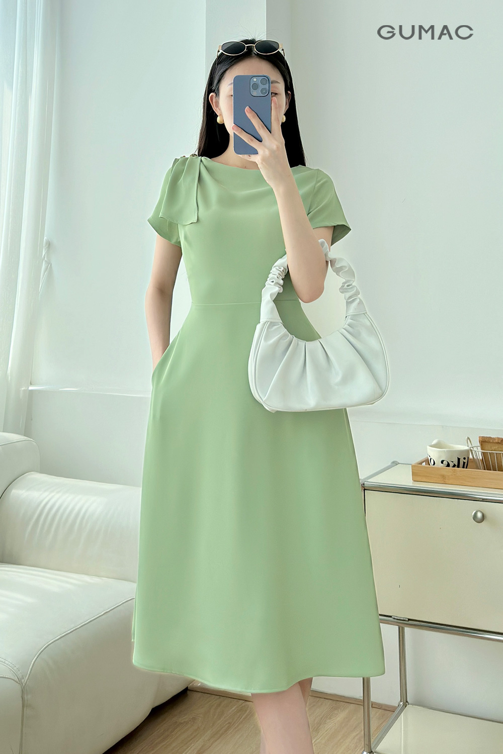 Đầm kiểu vai xếp ly