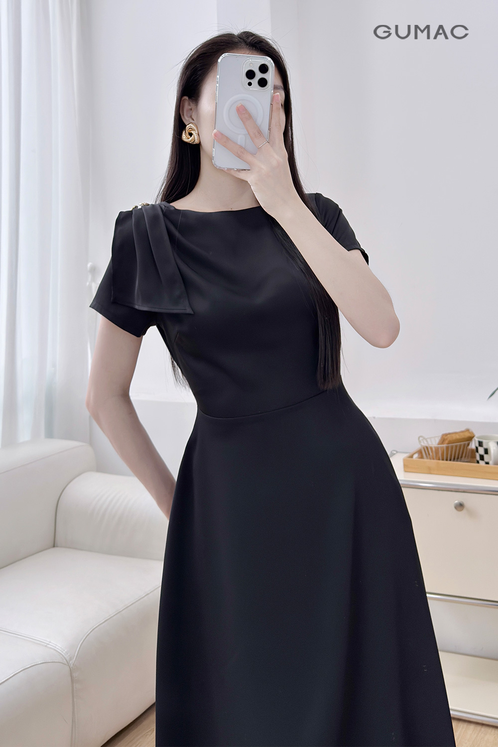 Đầm kiểu vai xếp ly