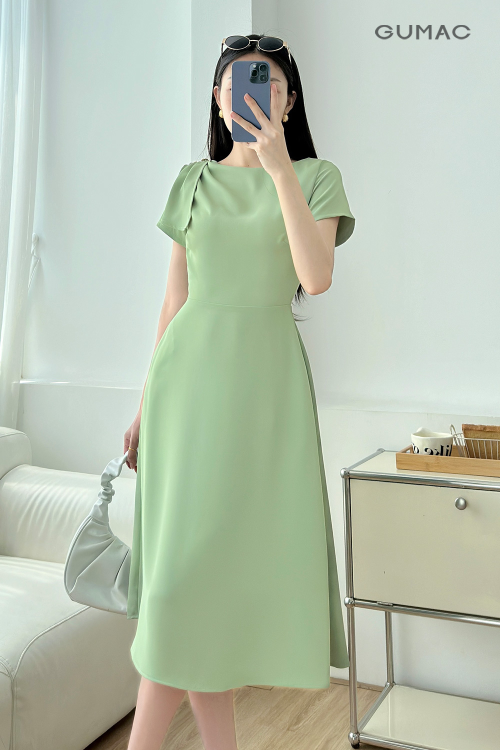 Đầm kiểu vai xếp ly