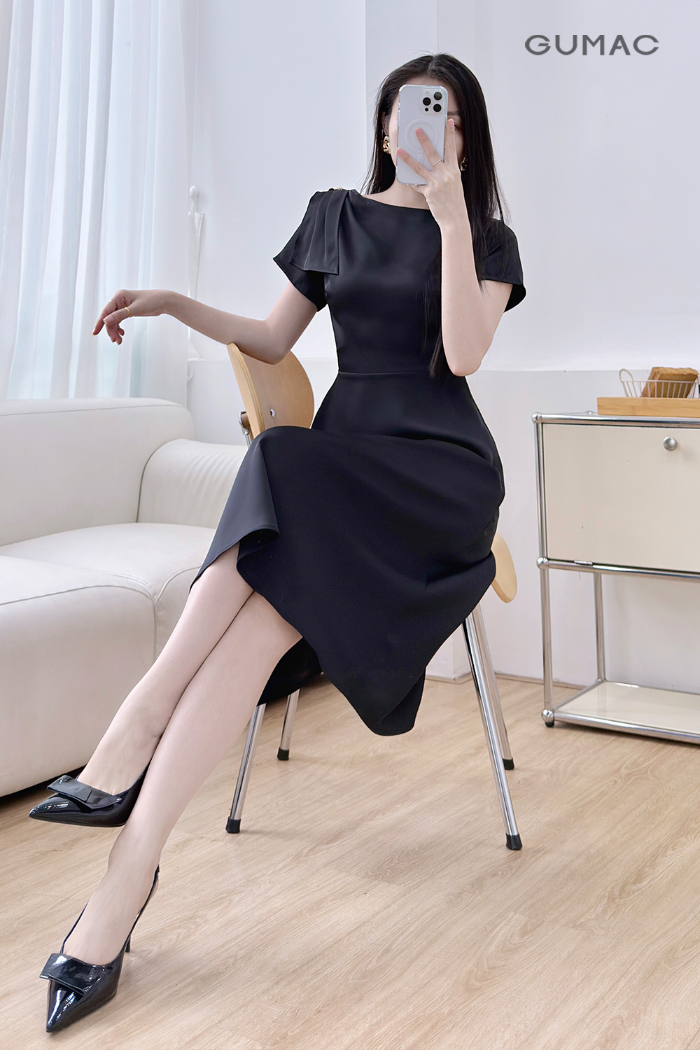 Đầm kiểu vai xếp ly