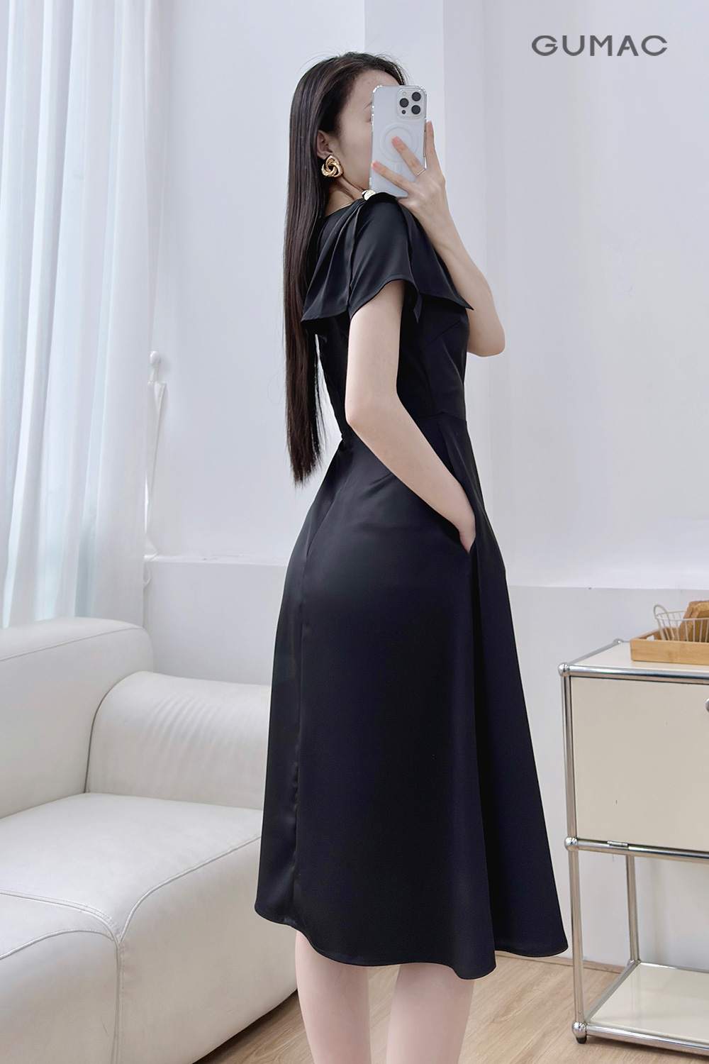 Đầm kiểu vai xếp ly