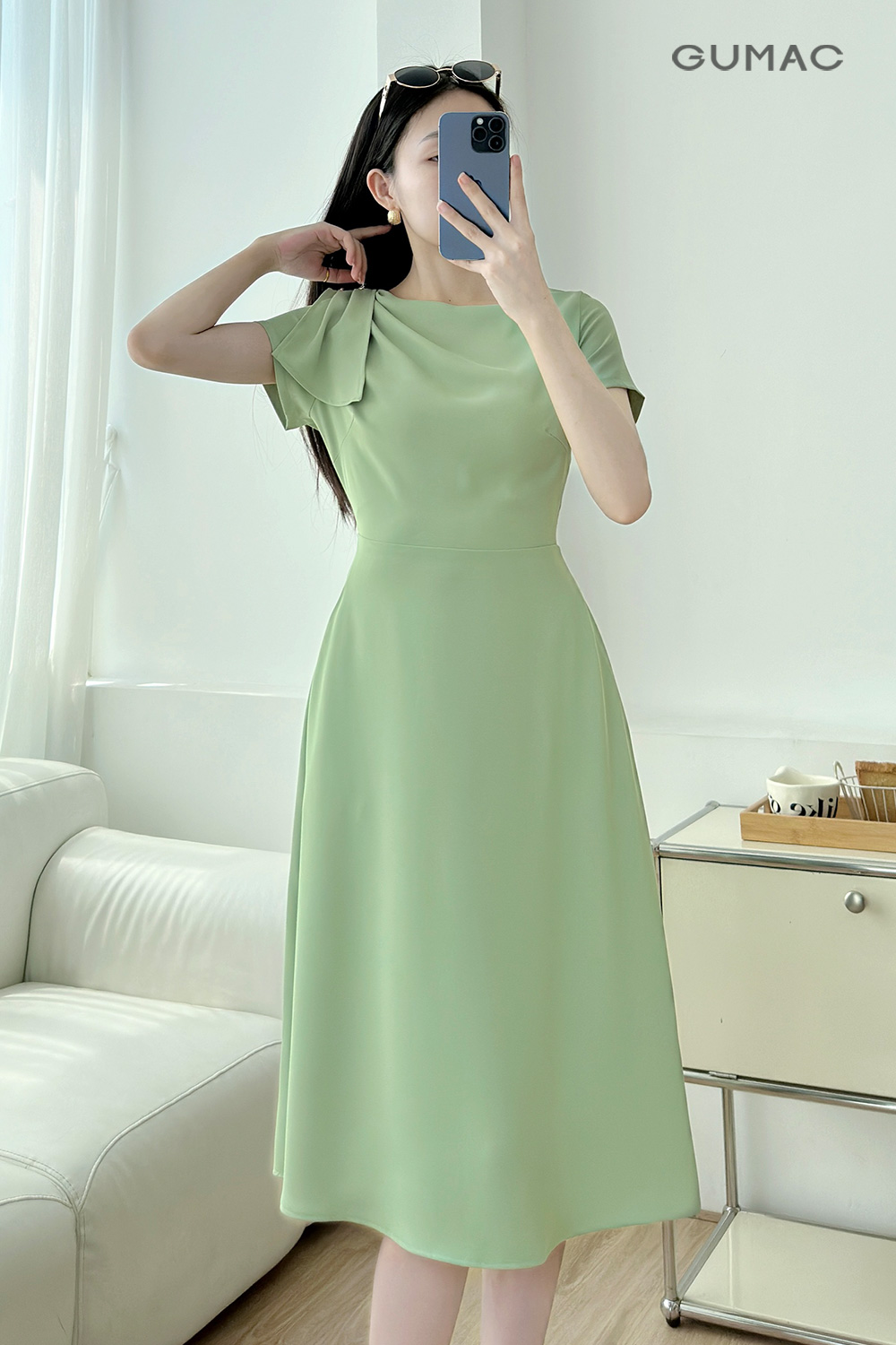 Đầm kiểu vai xếp ly