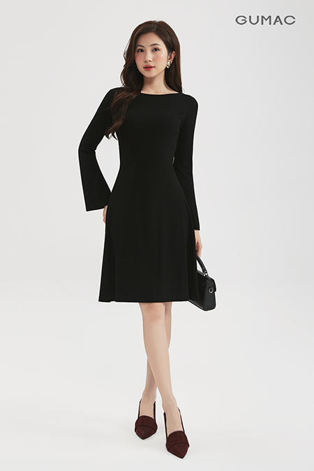 Đầm thun cổ thuyền