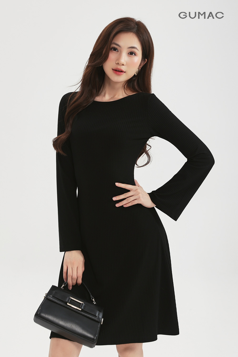 Đầm thun cổ thuyền