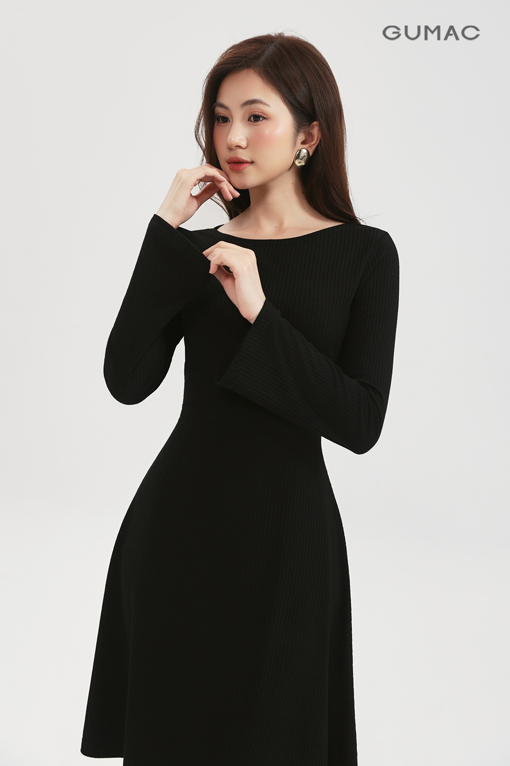 Đầm thun cổ thuyền