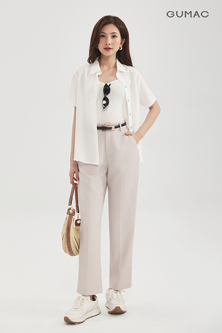 Quần đính khuy nút vàng