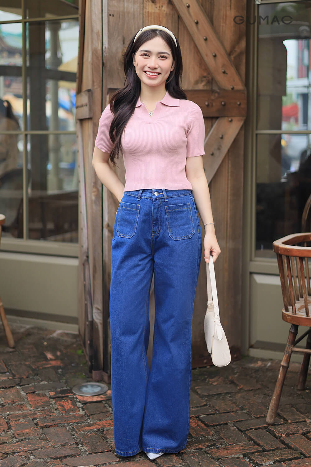 phoi quan jean ong rong voi ao croptop