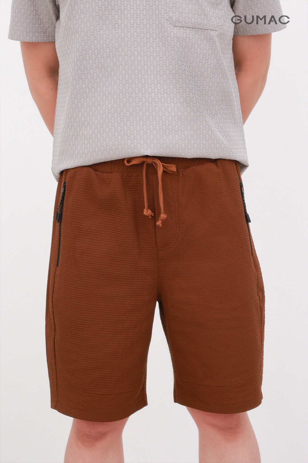 Áo thun form rộng nam kết hợp với quần short