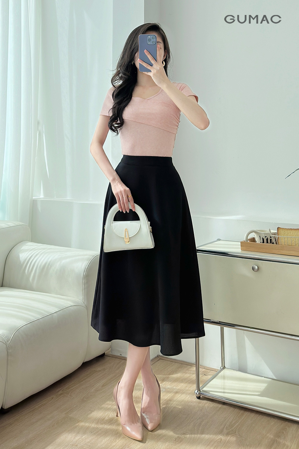 diện outfit phối với váy chữ a quốc dân