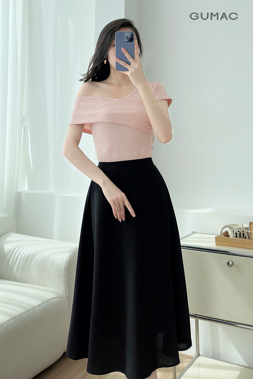 áo dài màu xanh ngọc kết hợp cùng chân váy