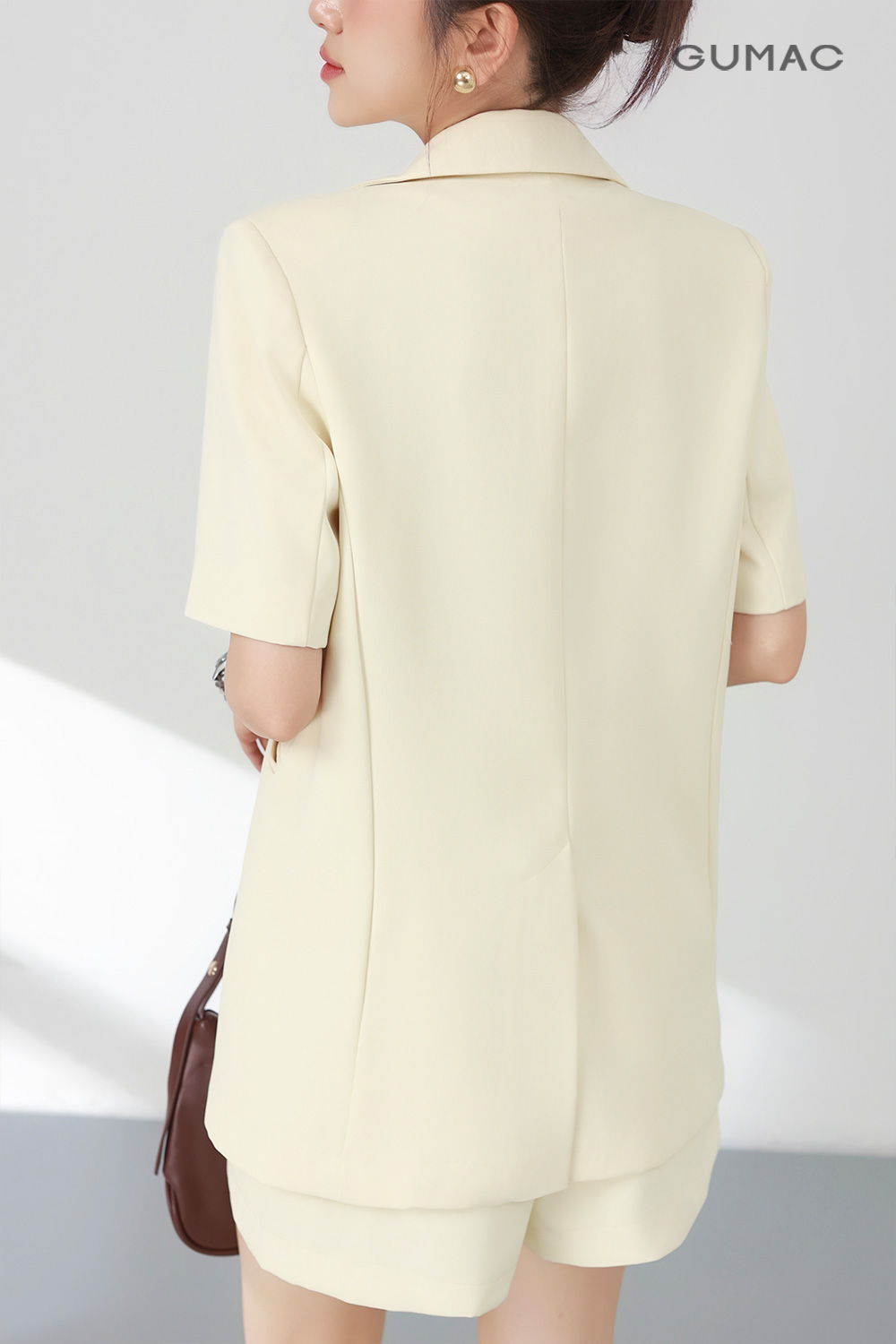 Áo khoác vest nút gỗ
