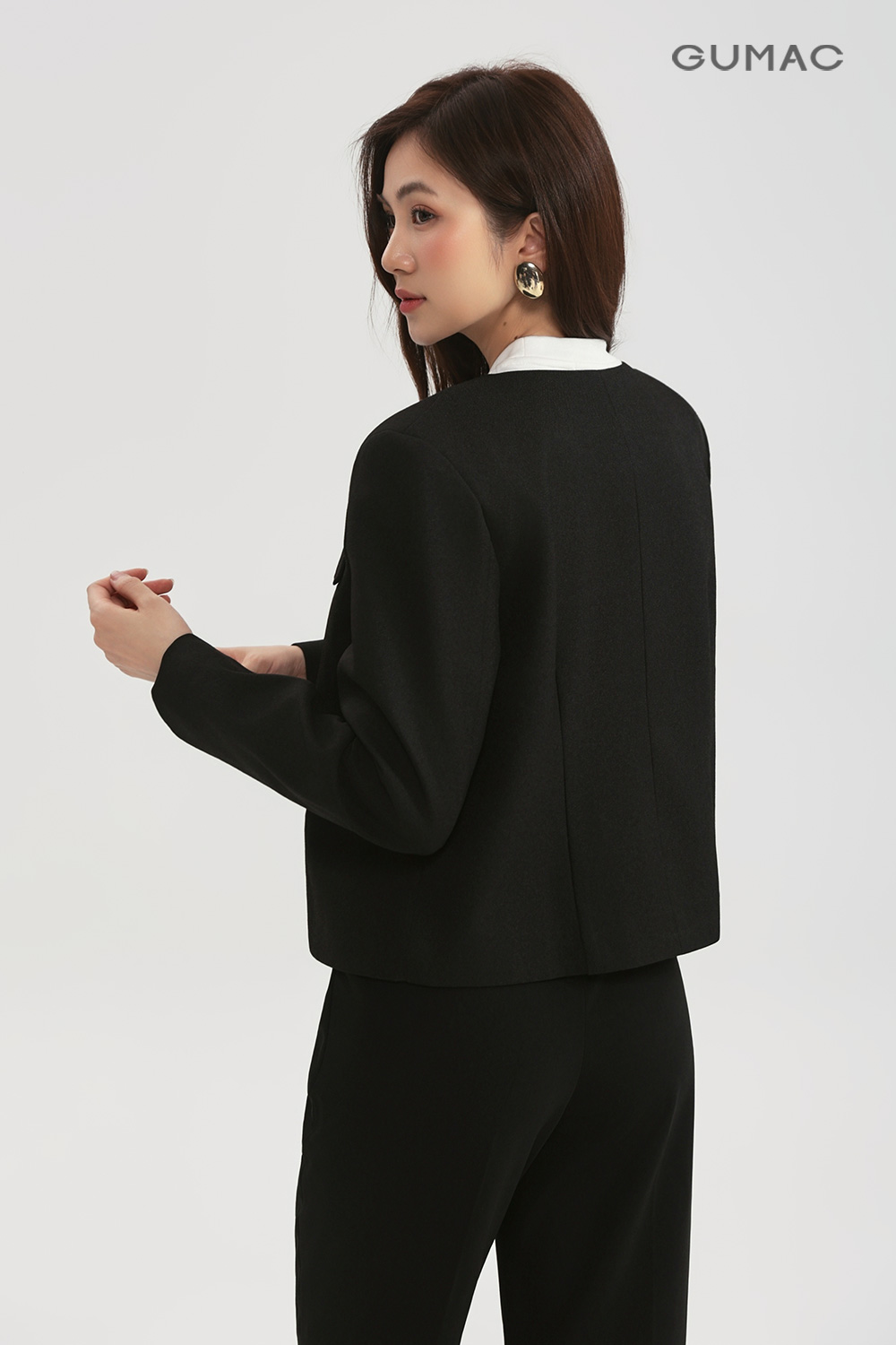 Áo khoác kiểu cổ tròn