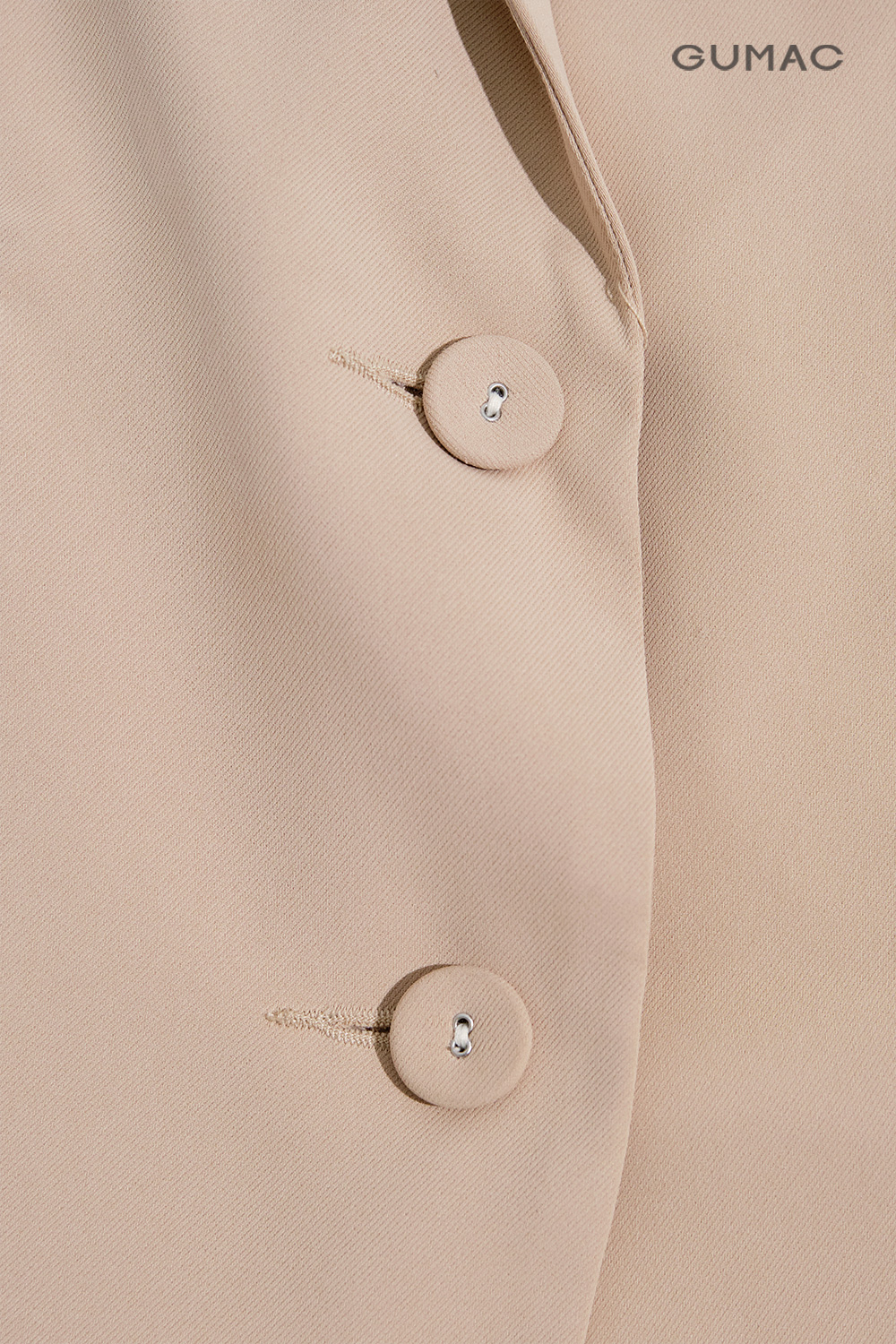 Áo blazer lai vuông tròn