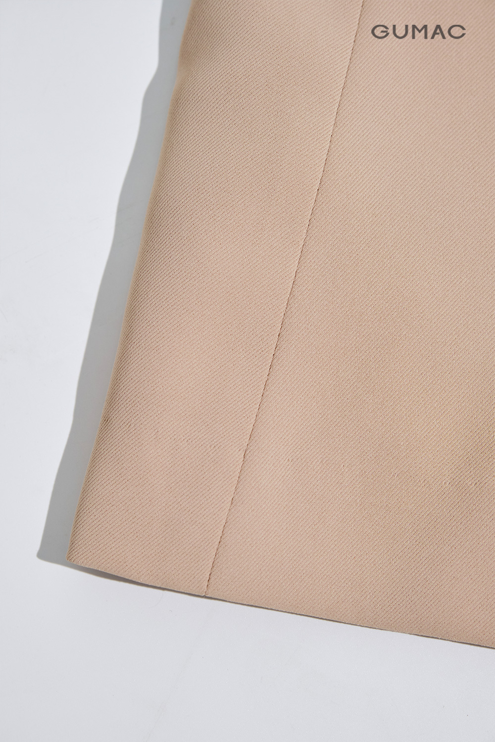 Áo blazer lai vuông tròn