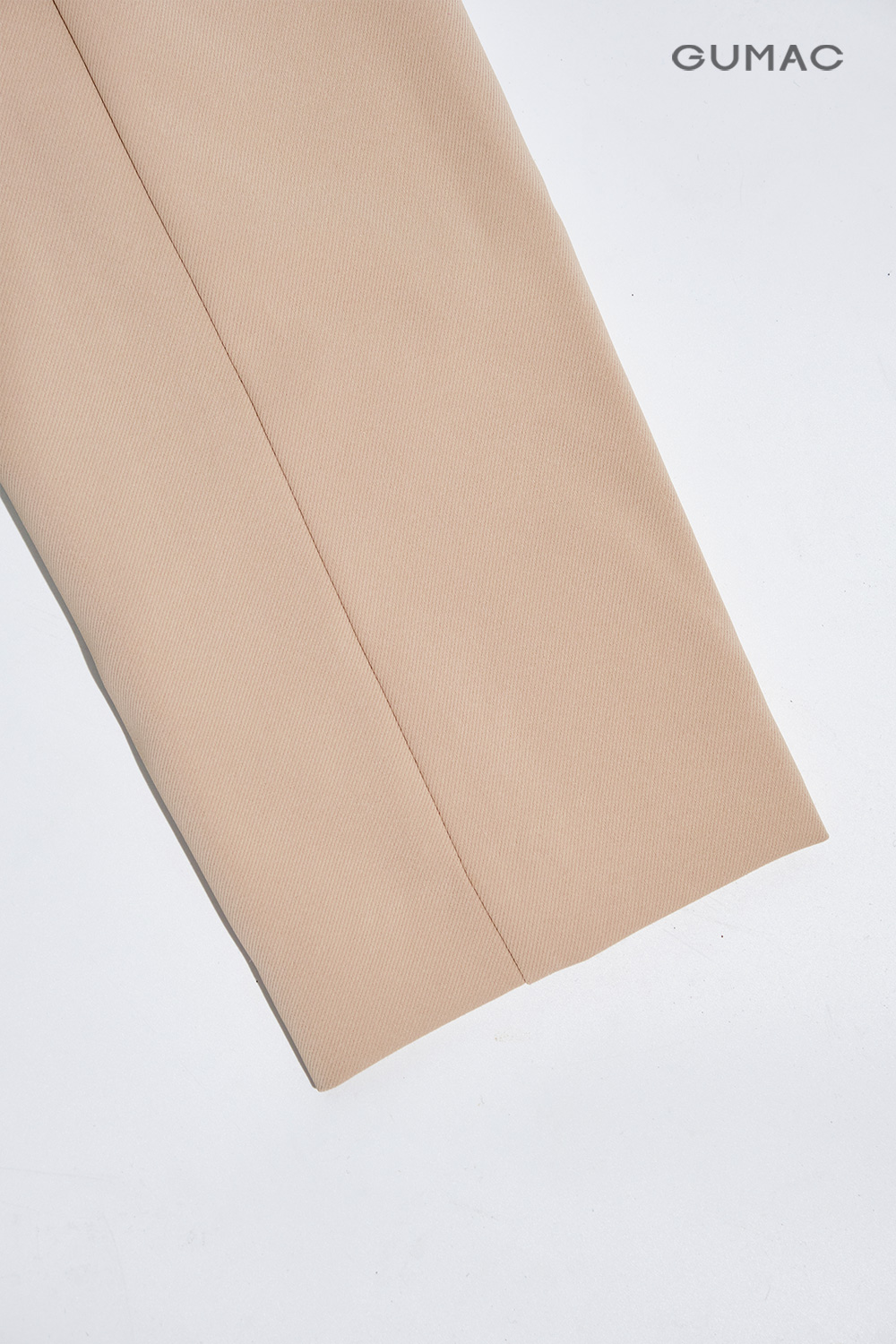 Áo blazer lai vuông tròn