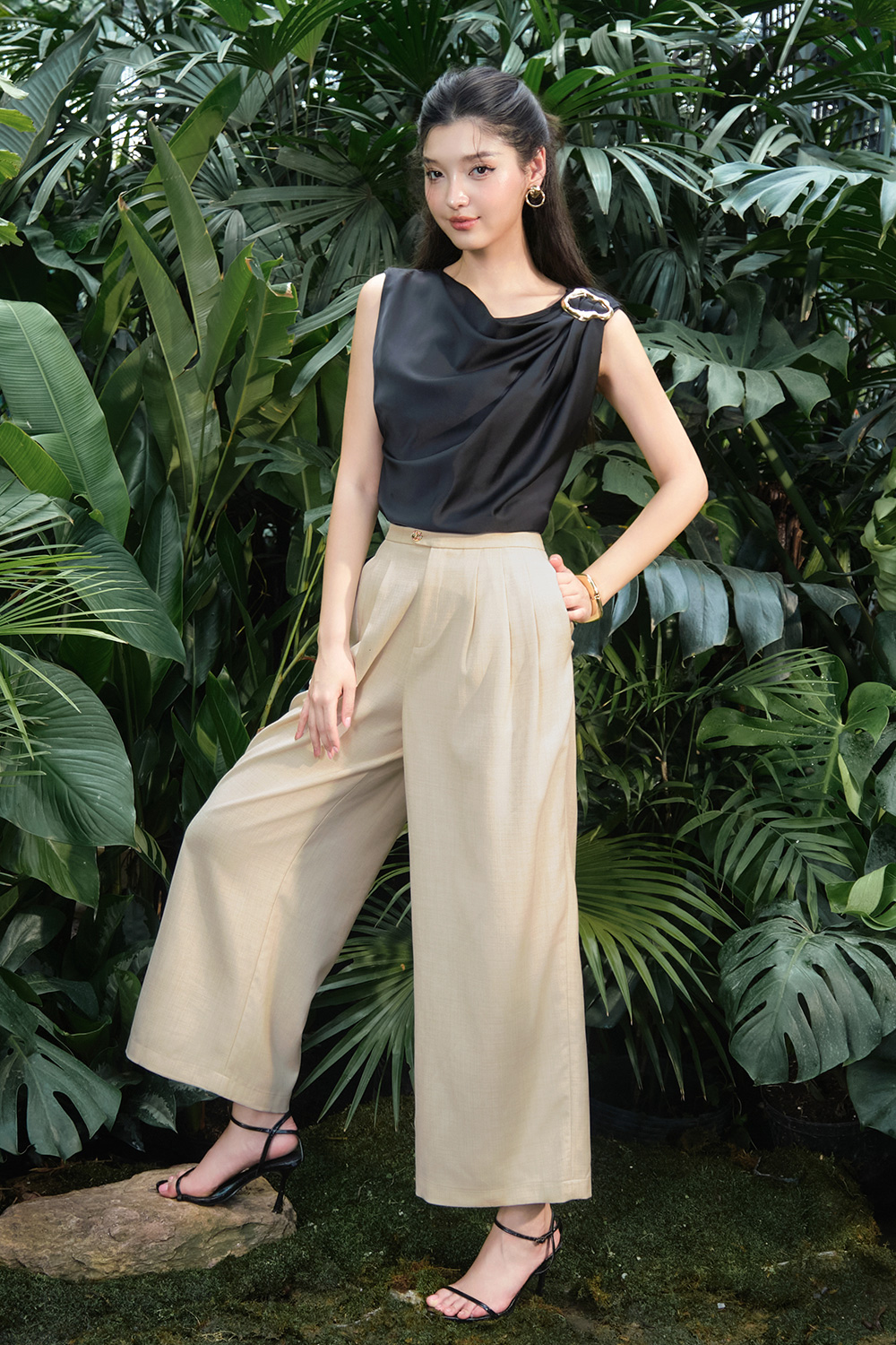 quan vai nu GUMAC dang ong rong chiet ly