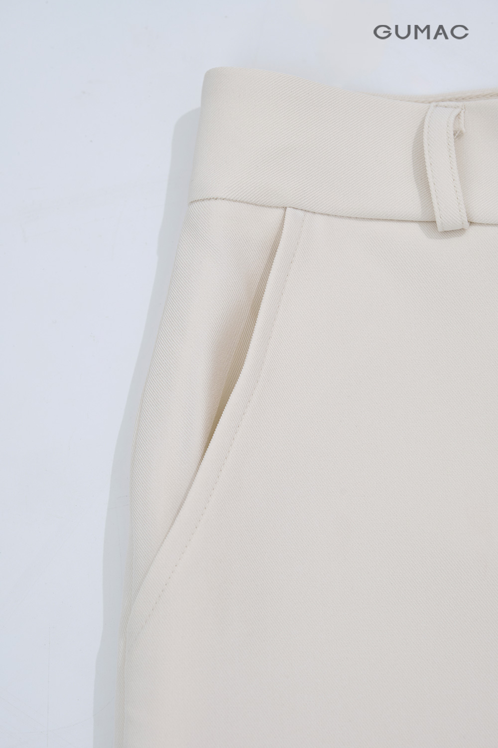 Quần suông nút bọc