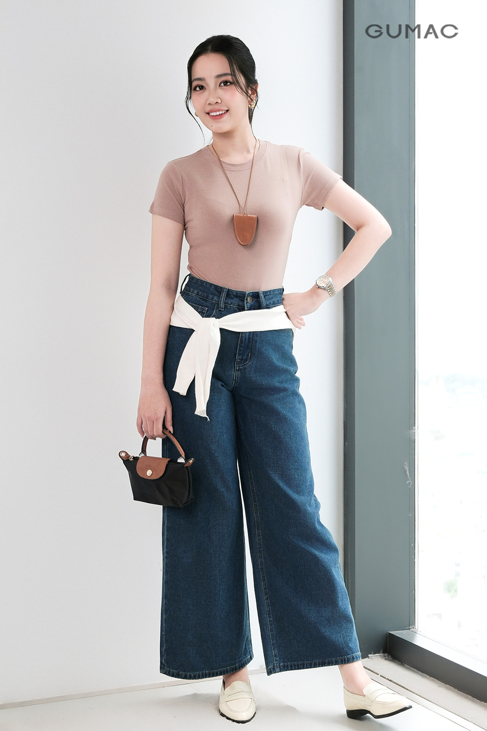 ao phong nu phoi quan jean ong loe