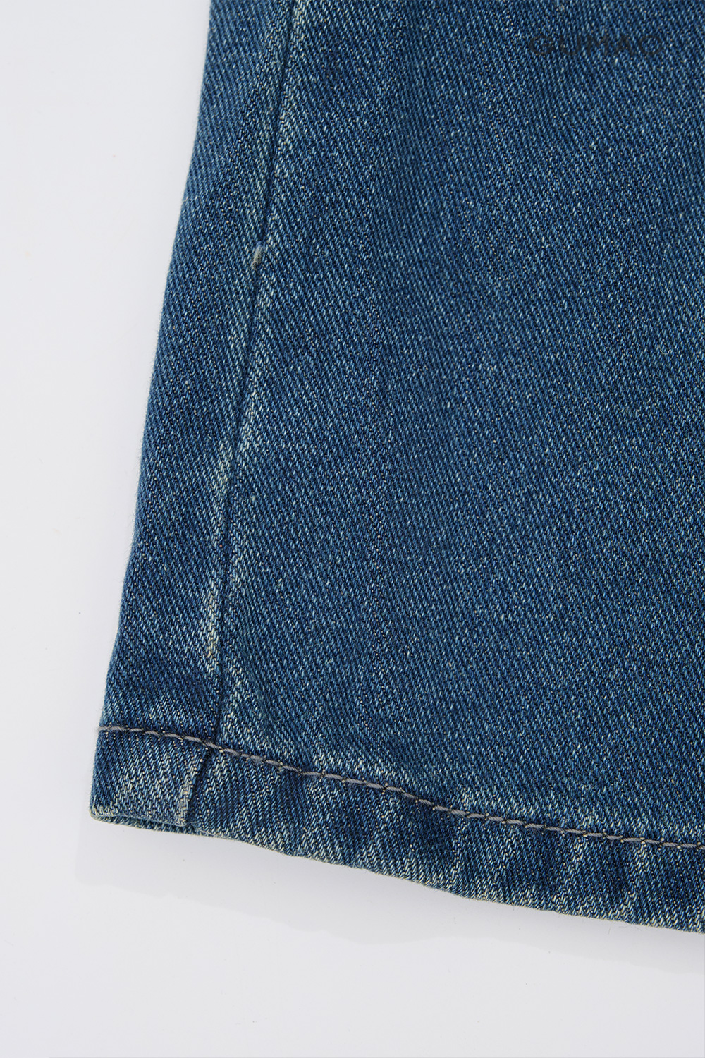 Quần jeans túi hàm ếch