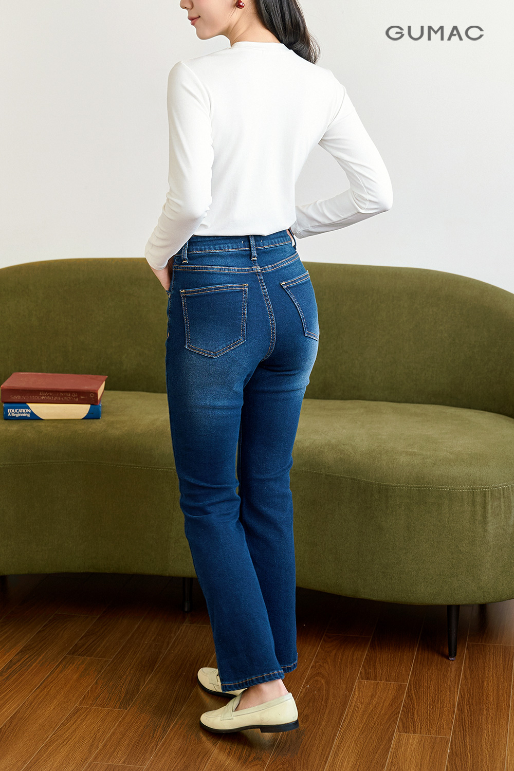 Quần jeans phối chỉ nổi