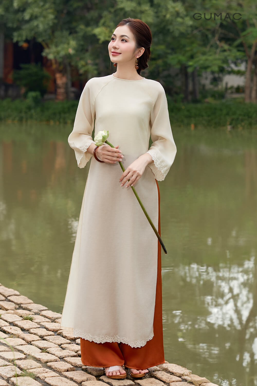 mac ao dai di du lich thai lan noi ton nghiem