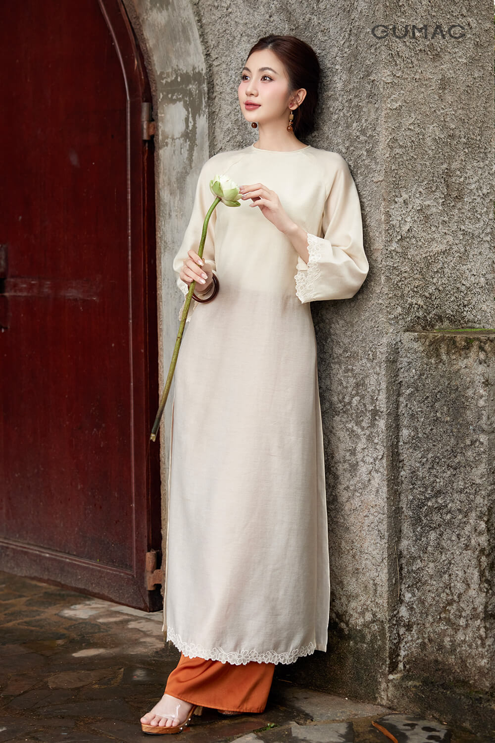 di du lich ninh binh nen mac non la voi vay dai