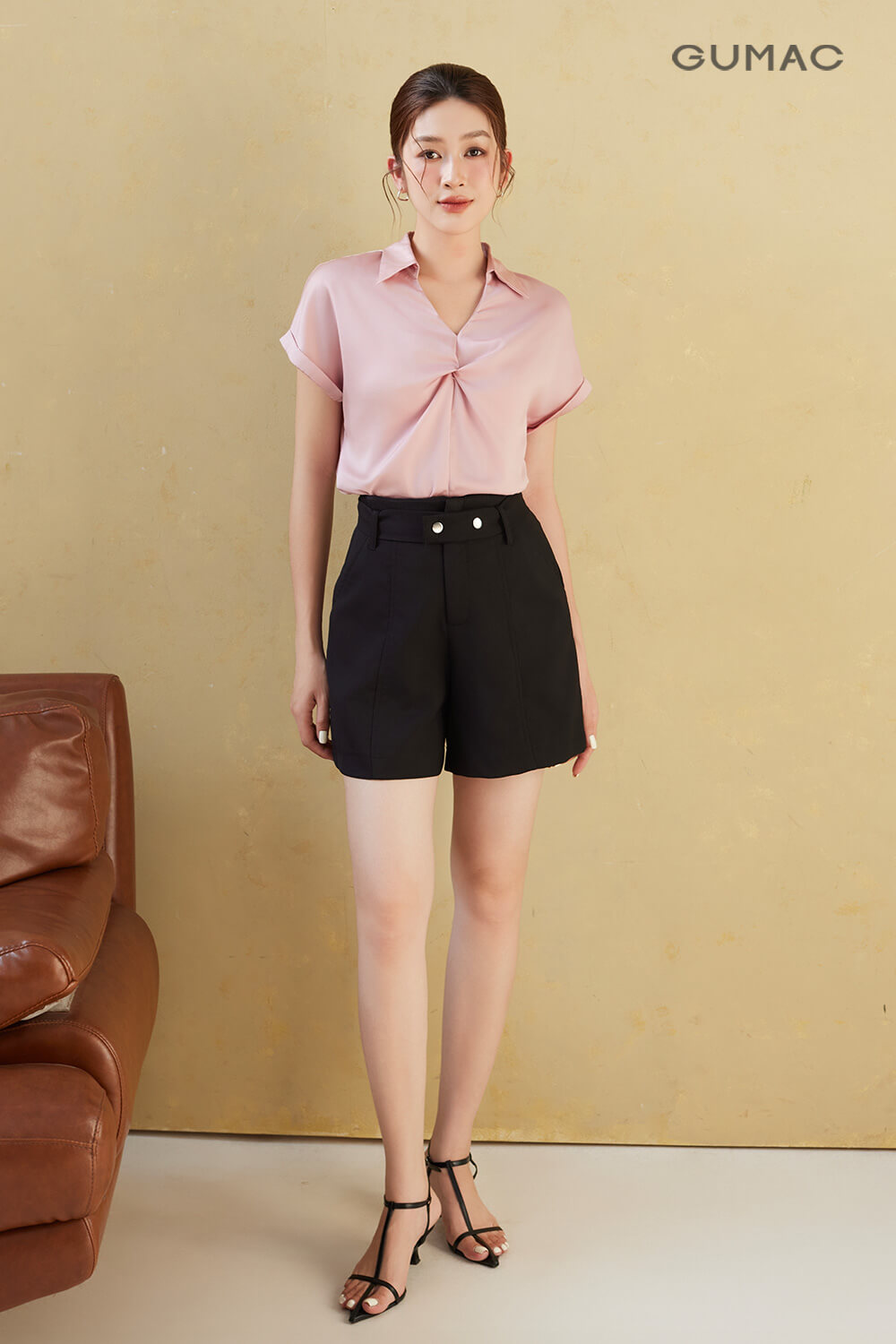 Quần short ống suông phối áo sơ mi kiểu nữ